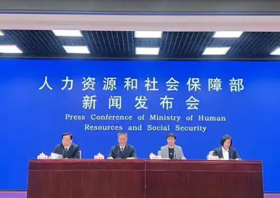 换工作也能休年假？年假新规明确：跨单位连续工作满 12 个月就能休年假