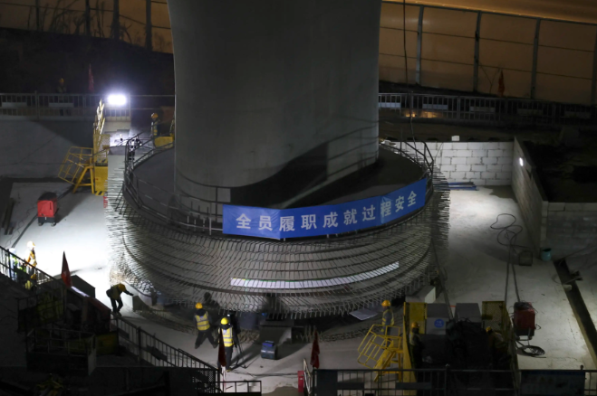 万吨桥梁竟然能“空中转体”？万吨桥梁成功转体跨越上海磁浮线