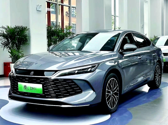 2026款比亚迪秦家族长续航版上市 2026款比亚迪秦210km纯电续航！