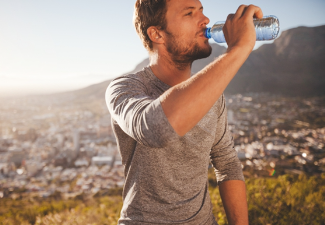 喝水后的5个异常是身体在求救?注意如果喝完水就水肿腹胀