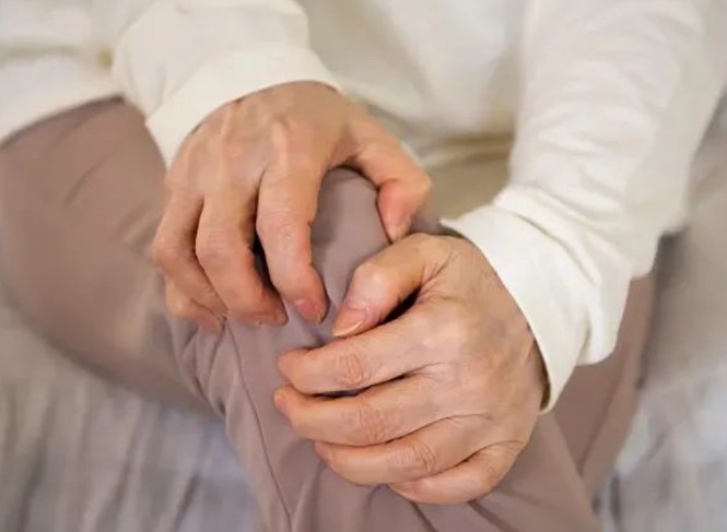 膝盖的寿命只有60年,2026想要膝盖“长寿” 少做这5件事 膝盖的寿命只有60年,2026想要膝盖“长寿” 少做这5件事