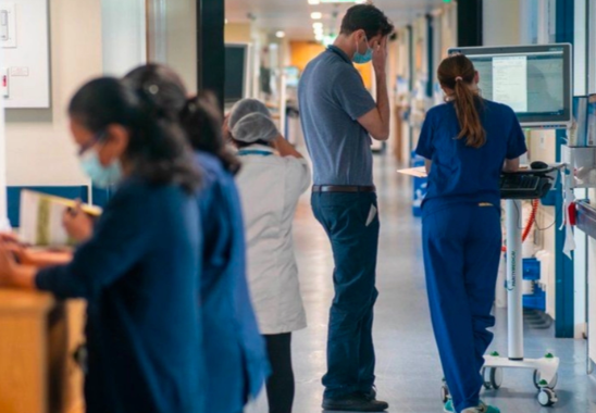 英国多家医院进入“危急事件”状态 英国冬季流感和诺如病毒感染病例激增