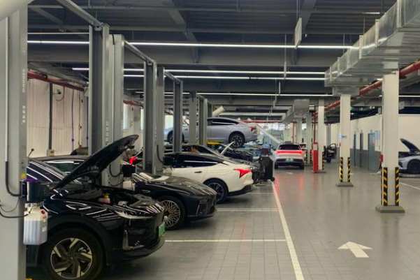 年轻人们在年关3.9折抄底库存车 3.9折抄底倒闭车企库存车的消息是谁在炒作