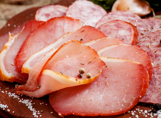 年关将至腊肉腊味纷纷上桌,警惕过量摄入“隐性盐”损害健康 年关将至腊肉腊味纷纷上桌,警惕过量摄入“隐性盐”损害健康