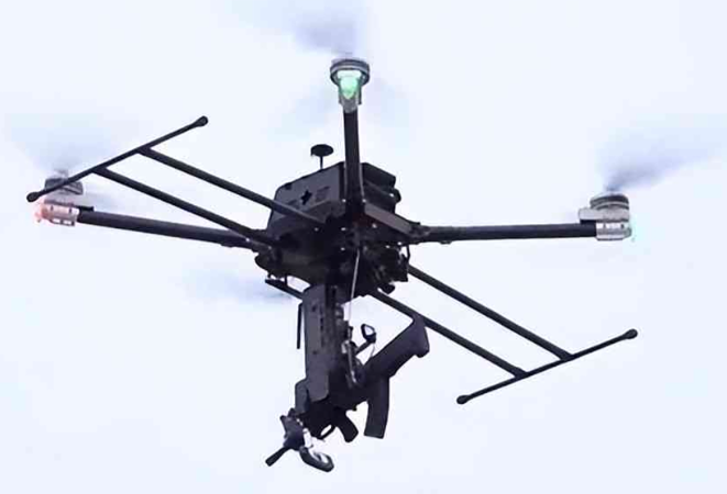 无人机技术大革新!无人机不仅会飞居然还会开枪了 无人机技术大革新!无人机不仅会飞居然还会开枪了