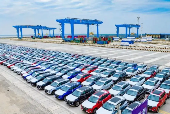 中国汽车产销量连续17年全球第一 2025年我国汽车出口量逾‌700万辆