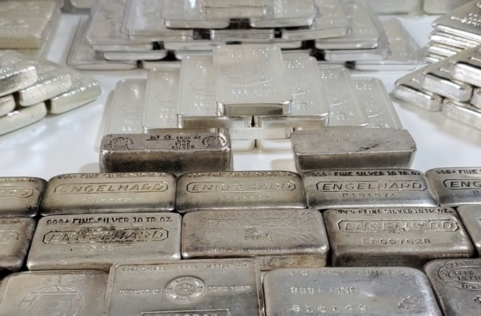 现货白银价格首破每盎司90美元 今年以来白银价格已上涨25%