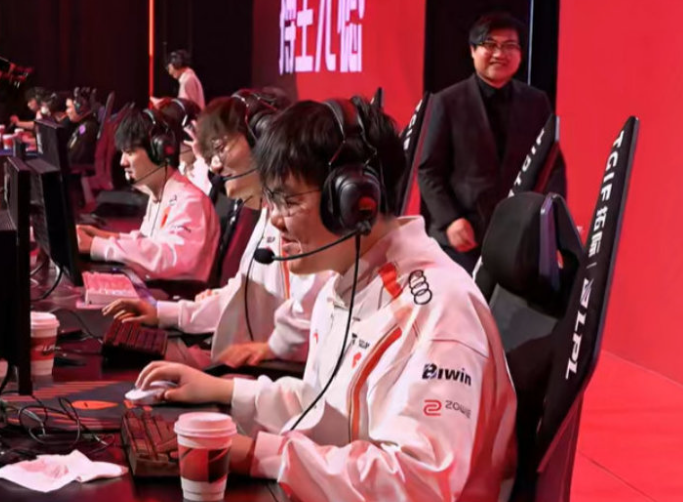 EDG官宣Maokai回归，队魂归来新赛季担任主教练