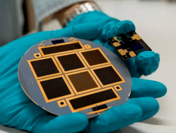 中国光伏技术震撼全球！中国成功研发叠层柔性太阳能电池