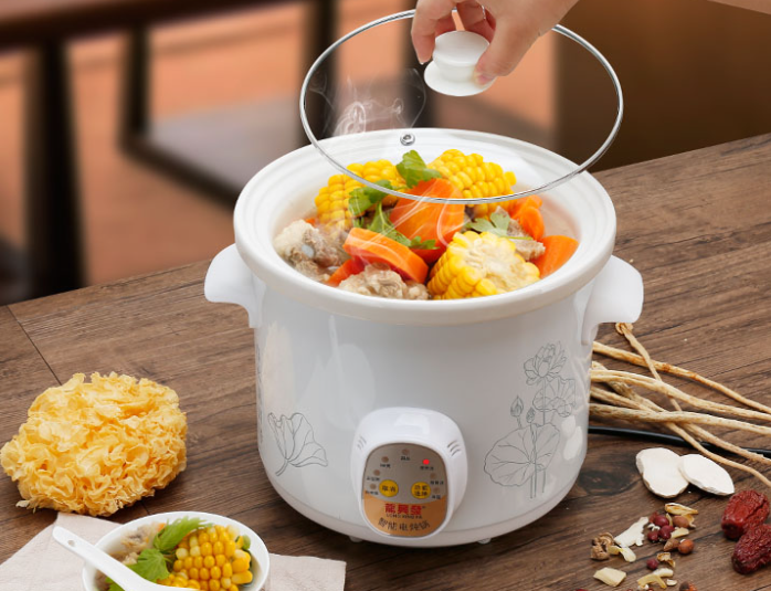 电炖锅放到燃气灶上会烧化吗?灶台旁这4样东西也赶紧拿开