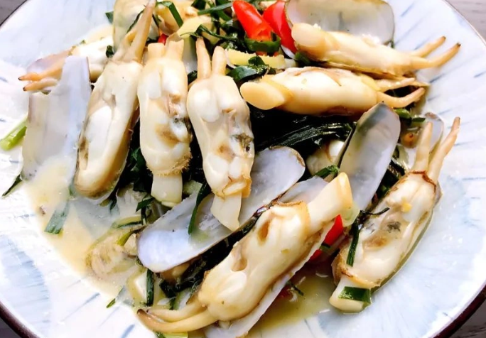 烟台暴雪过后海边全是蛏子，烟台暴雪后海边蛏子多的现象会每年都出现吗?