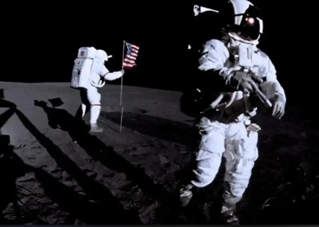 美国拟于2月实施载人绕月飞行任务,为人类重返月球做准备 美国拟于2月实施载人绕月飞行任务,为人类重返月球做准备