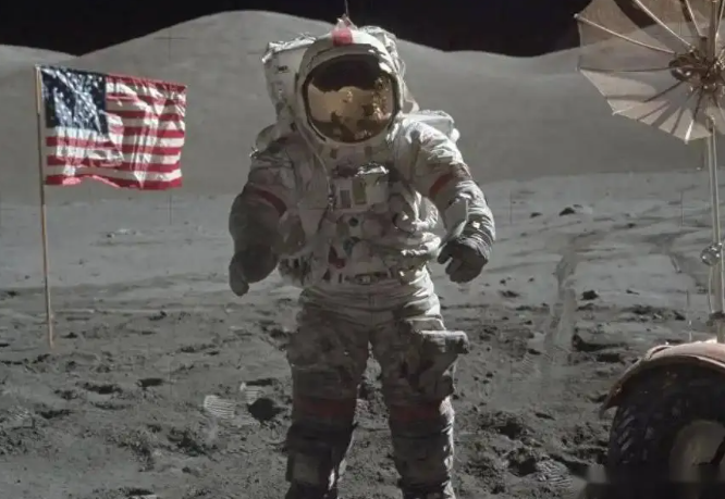 美国拟于2月实施载人绕月飞行任务,为人类重返月球做准备 美国拟于2月实施载人绕月飞行任务,为人类重返月球做准备