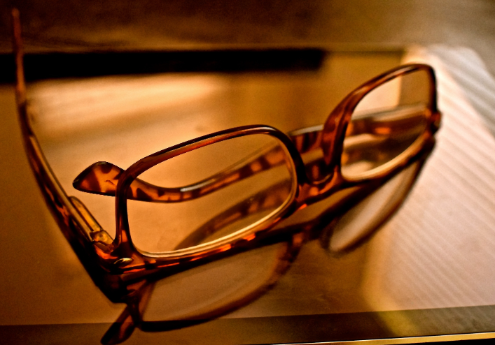 老花度数突然减轻是眼睛好了吗?老花眼突然不花了提防白内障 老花度数突然减轻是眼睛好了吗?老花眼突然不花了提防白内障