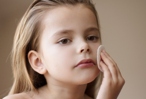 儿童脸上出现白斑是因为什么 儿童脸上出现白斑需要就医治疗吗