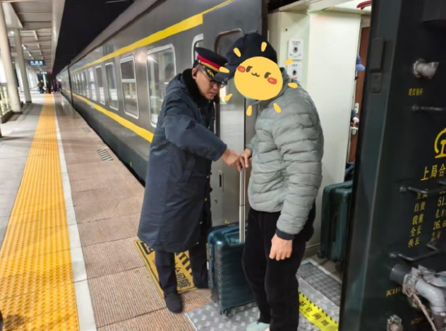 春运坐火车不用自己拿行李了!2026春节火车站的轻装行模式具体是啥? 春运坐火车不用自己拿行李了!2026春节火车站的轻装行模式具体是啥?