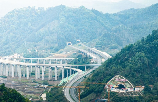 黄百铁路首座超千米隧道顺利贯通 黄百铁路预计2028年全线建成通车