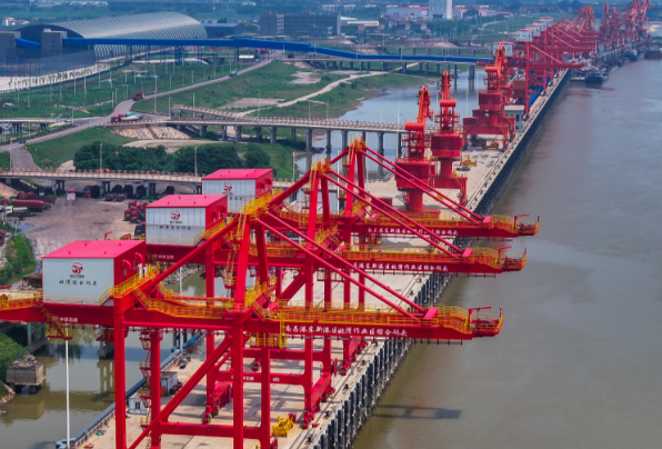 2025年赣江港口货物吞吐量首次突破1亿吨 赣江高等级航道里程已达572公里