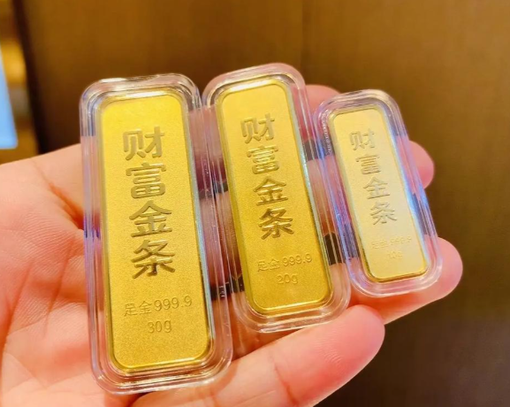 黄金仍猛涨有吊坠一夜涨1.9万 现货黄金价格达4690美元/盎司