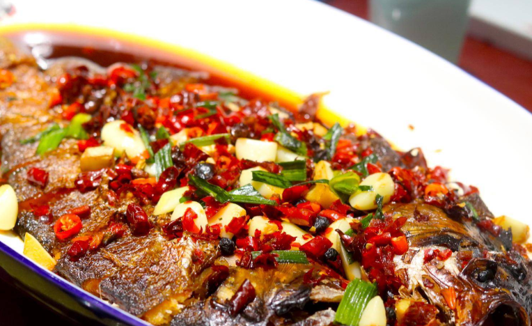 春节吃腊鱼怎么吃最安全？2026年腊鱼选购与烹饪安全建议