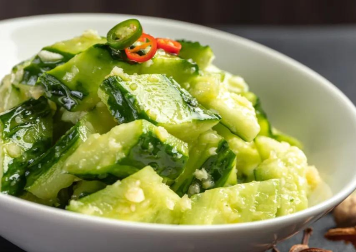 春节吃凉拌菜怎么吃最健康？2026年凉拌菜营养保留与安全建议