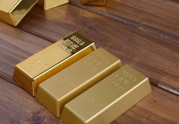 黄金仍猛涨有吊坠一夜涨1.9万 现货黄金价格达4690美元/盎司