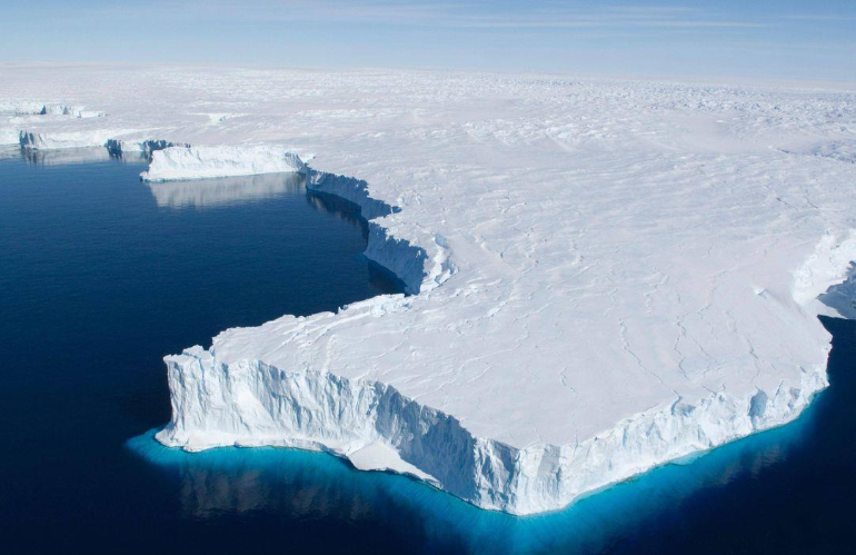 世界最大冰山迎来崩解最后阶段：昔日世界最大冰山为何在几周内崩解？