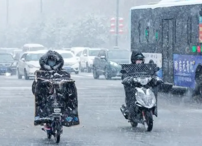 河南雨雪进入最强时段暴雪+冻雨！直击河南大范围雨雪天