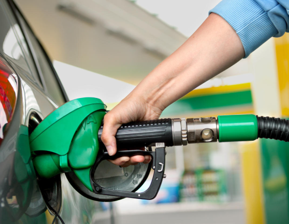 明日起国内汽、柴油价格每吨均上调85元 2026年成品油价格首次上调