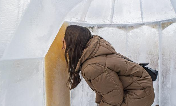 南方人哈尔滨舔冰块拔下后舌头流血，舌头被冻住正确应急处理方法2026