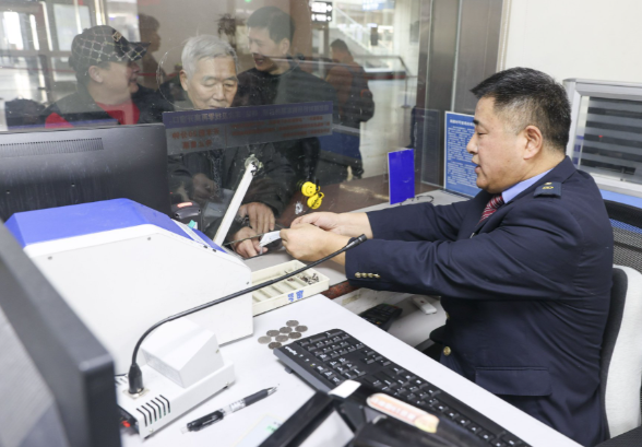 2026春运期间老年人可以电话订票 春运电话订票服务仅受理满60周岁及以上旅客 2026春运期间老年人可以电话订票 春运电话订票服务仅受理满60周岁及以上旅客