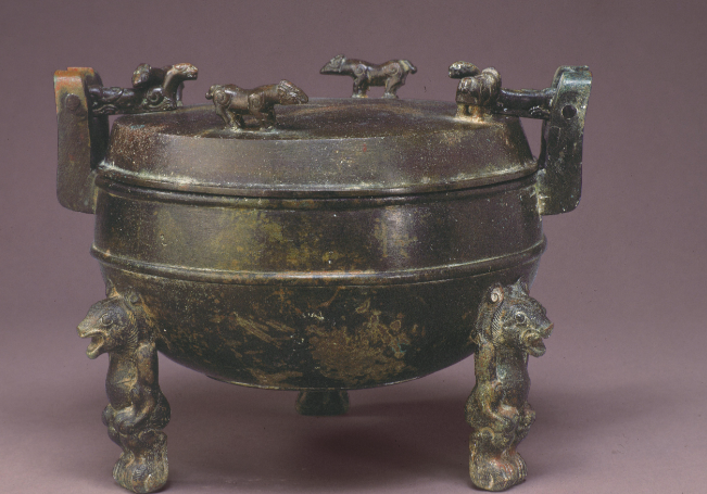 原来两千多年前就有高压锅 西汉三熊足铜鼎反应出了当时怎样的生活水平