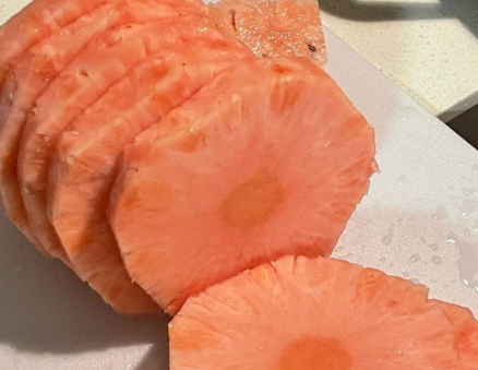 800元一颗的粉菠萝半月售出近100件!800元一颗的粉菠萝你会买吗? 800元一颗的粉菠萝半月售出近100件!800元一颗的粉菠萝你会买吗?