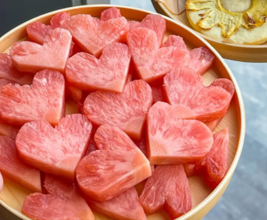 800元一颗的粉菠萝半月售出近100件 哥斯达黎加品种粉色菠萝有什么特别之处