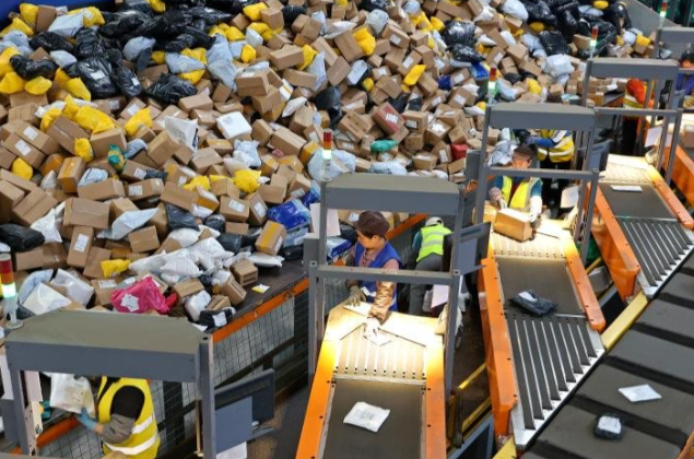 2025年邮政快递业寄递业务量完成2165.1亿件！邮政快递行业业务收入累计1.8万亿元