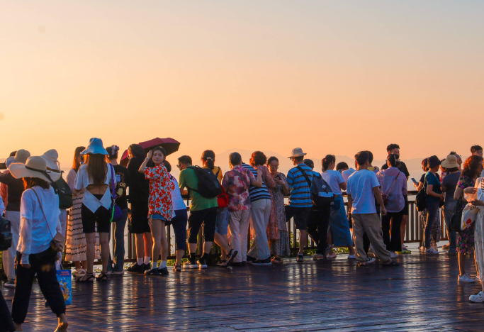 海南三亚游客总花费首次突破千亿元！海南三亚游客总花费同比增长9.46%