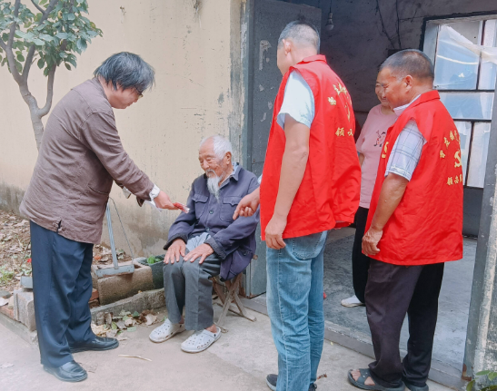 全面向中度以上失能老年人发补贴 我国失能老年人数量正在增加