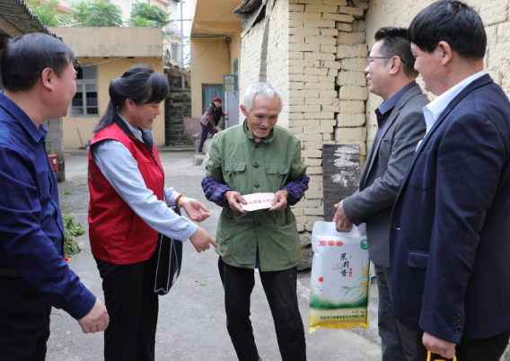 全面向中度以上失能老年人发补贴 我国失能老年人数量正在增加