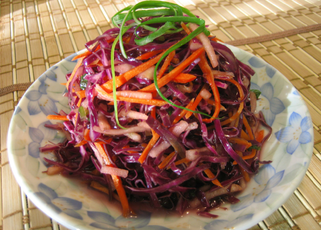 2026年夜饭吃紫甘蓝拌苹果可以解腻吗?紫甘蓝+苹果+韧豆干酸甜脆爽超解腻!