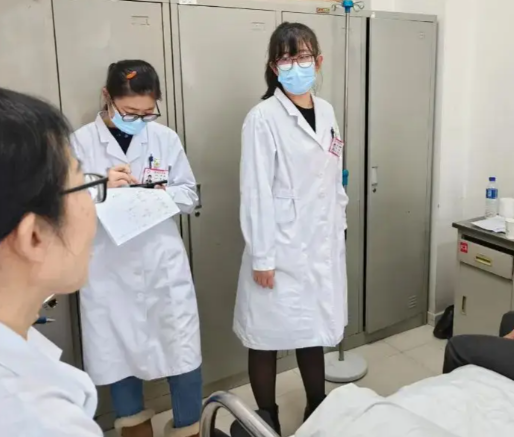 绥化市人民医院儿科夜间急诊排队时间长吗? 绥化市人民医院儿科夜间急诊排队时间长吗?