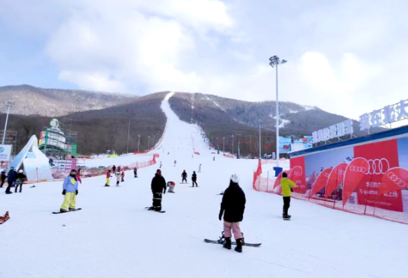 一座滑雪场带活一片区 吉林北大湖滑雪场是亚洲单体规模最大的滑雪场