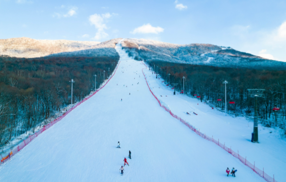 一座滑雪场带活一片区 吉林北大湖滑雪场是亚洲单体规模最大的滑雪场