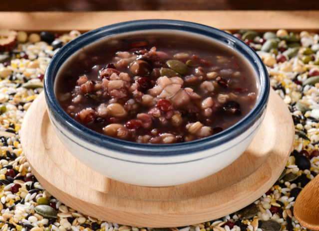 腊八粥如何吃出好气色？腊八粥加入这些食材面色红润