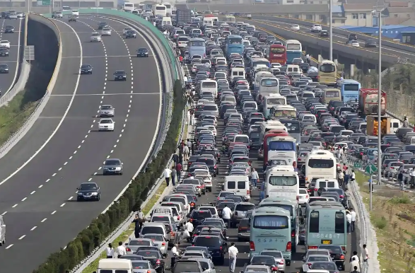 春节假期7座及以下小型客车免费通行 开回去太累12306托运汽车订单火爆