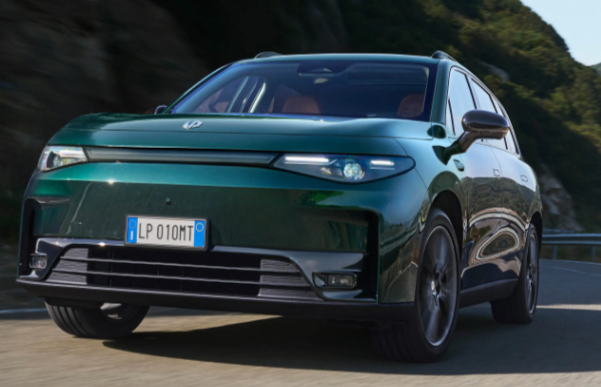 中国电动汽车加速驶进英国市场 中国汽车品牌在英国2025年市场份额达13.5%