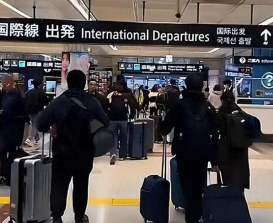 中国游客近期避免前往日本旅游!49条中日航线取消全部航班 中国游客近期避免前往日本旅游!49条中日航线取消全部航班