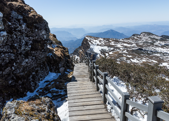 昆明轿子山景区平时人多吗 昆明轿子山景区适合一个人去玩吗 昆明轿子山景区平时人多吗 昆明轿子山景区适合一个人去玩吗