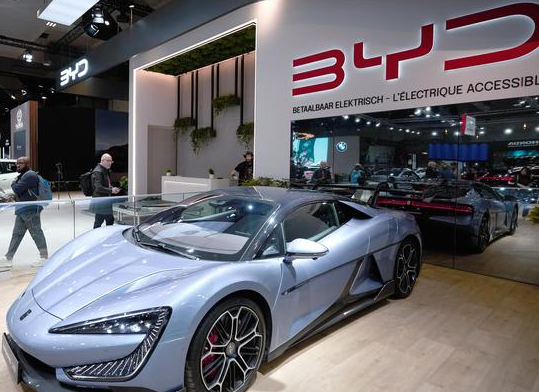 中国电动汽车加速驶进英国市场 中国汽车品牌在英国2025年市场份额达13.5%