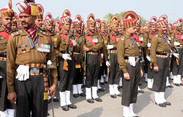 印度阅兵莫迪与冯德莱恩一同检阅 印度邀请冯德莱恩检阅阅兵式释放出哪些信号