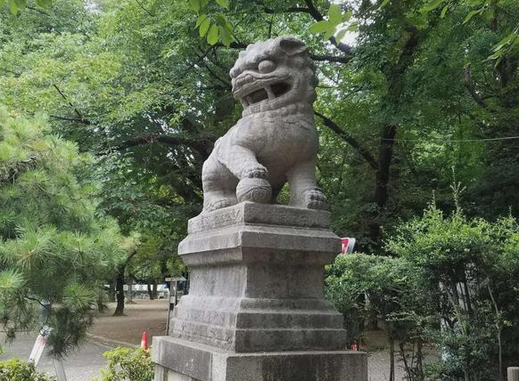靖国神社前的石狮掠自中国 大量中国文物流失日本